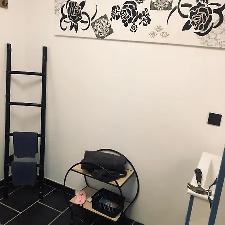 One Bedroom With Furnished Garden And Wifi At *