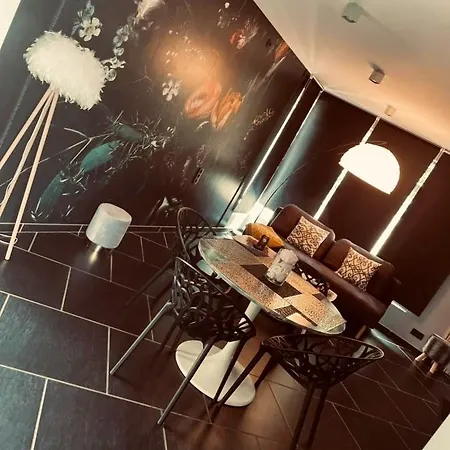 One Bedroom With Furnished Garden And Wifi At