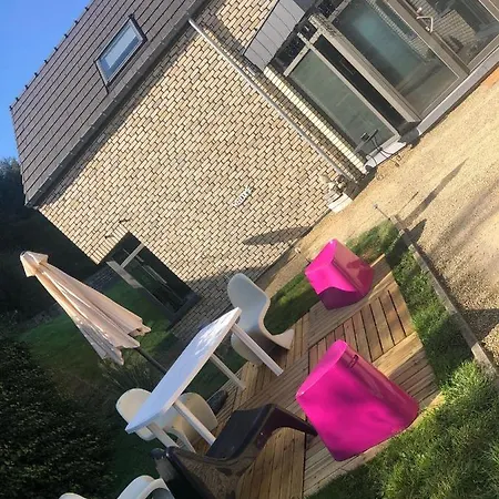 One Bedroom With Furnished Garden And Wifi At *